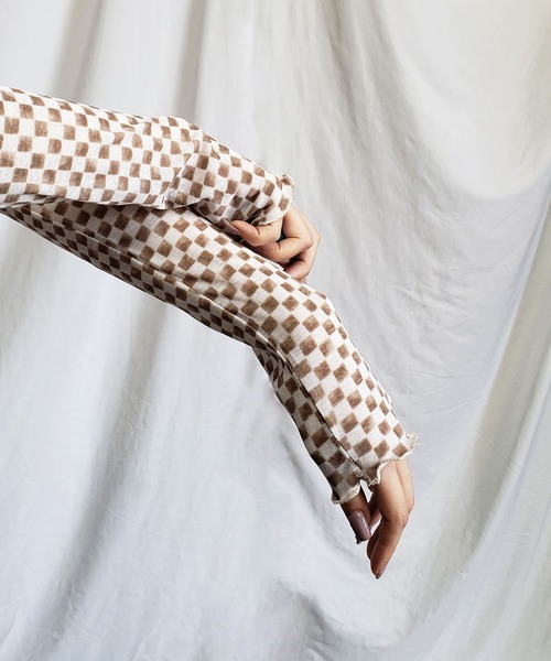 me+em select（ミームセレクト）の「ブロックチェックシアーハイネックメロートップス 【韓国製】（Tシャツ/カットソー・レディース・ブラック/ベージュ・FREE）」の13枚目の写真