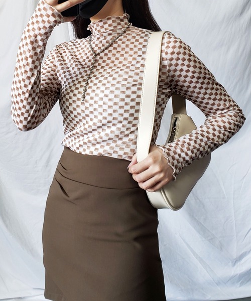 me+em select（ミームセレクト）の「ブロックチェックシアーハイネックメロートップス 【韓国製】（Tシャツ/カットソー・レディース・ブラック/ベージュ・FREE）」の11枚目の写真