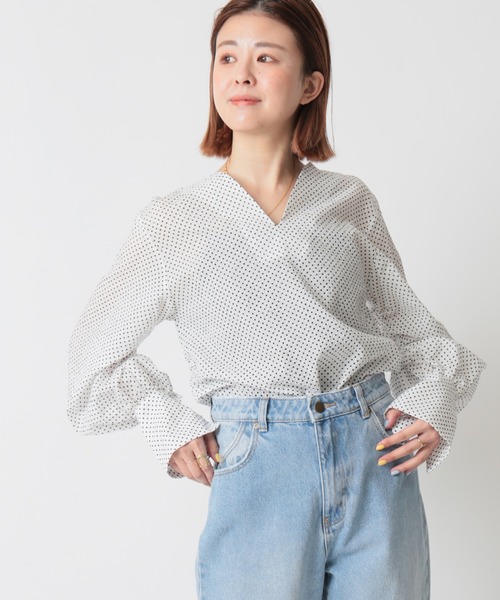 U by SPICK&SPAN（ユーバイスピックアンドスパン）の「ドットハートネックブラウス◆（シャツ/ブラウス・レディース・ホワイト/ブラック・FREE）」の2枚目の写真
