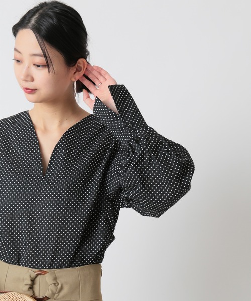 U by SPICK&SPAN（ユーバイスピックアンドスパン）の「ドットハートネックブラウス◆（シャツ/ブラウス・レディース・ホワイト/ブラック・FREE）」の3枚目の写真