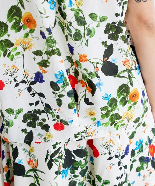 NOISE MAKER（ノイズメーカー）の「ボタニカル柄フレンチスリーブブラウス（シャツ/ブラウス・レディース・ブラック/オフホワイト・FREE）」の9枚目の写真