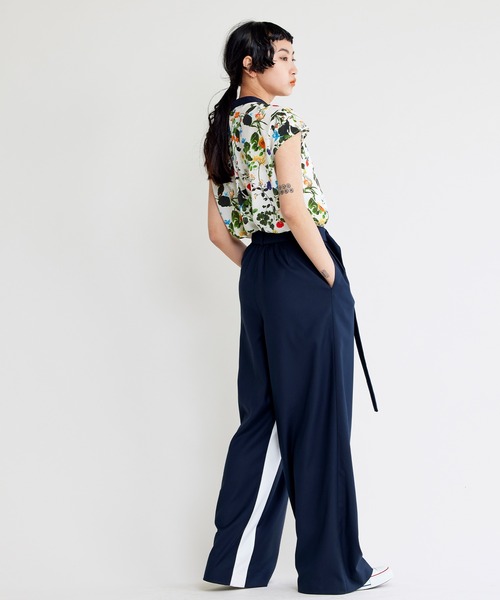 NOISE MAKER（ノイズメーカー）の「ボタニカル柄フレンチスリーブブラウス（シャツ/ブラウス・レディース・ブラック/オフホワイト・FREE）」の8枚目の写真