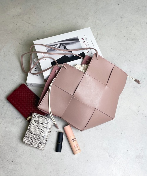 Meli rich（メリーリッチ）の「編み込みショルダートートバッグ（トートバッグ・レディース・カーキ/ブルー/ピンクベージュ・FREE）」の3枚目の写真