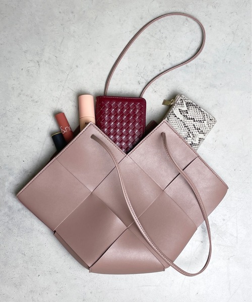 Meli rich（メリーリッチ）の「編み込みショルダートートバッグ（トートバッグ・レディース・カーキ/ブルー/ピンクベージュ・FREE）」の7枚目の写真