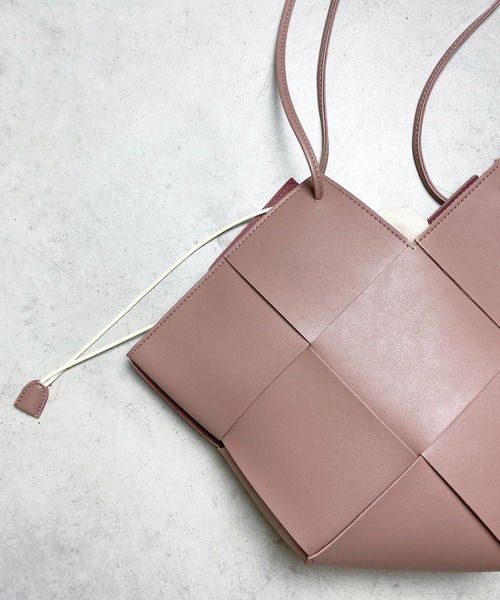 Meli rich（メリーリッチ）の「編み込みショルダートートバッグ（トートバッグ・レディース・カーキ/ブルー/ピンクベージュ・FREE）」の6枚目の写真