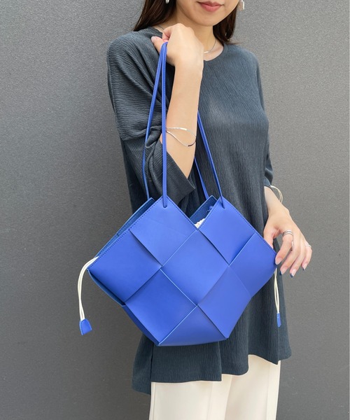 Meli rich（メリーリッチ）の「編み込みショルダートートバッグ（トートバッグ・レディース・カーキ/ブルー/ピンクベージュ・FREE）」の5枚目の写真