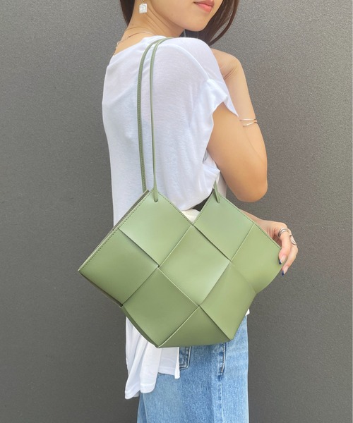 Meli rich（メリーリッチ）の「編み込みショルダートートバッグ（トートバッグ・レディース・カーキ/ブルー/ピンクベージュ・FREE）」の4枚目の写真