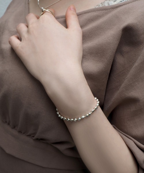 Jenny BY IMMANOEL（ジェニーバイイマノエル）の「silver925　凸凹ボールチェーンブレス（ブレスレット・レディース・シルバー/ゴールド・FREE）」の2枚目の写真