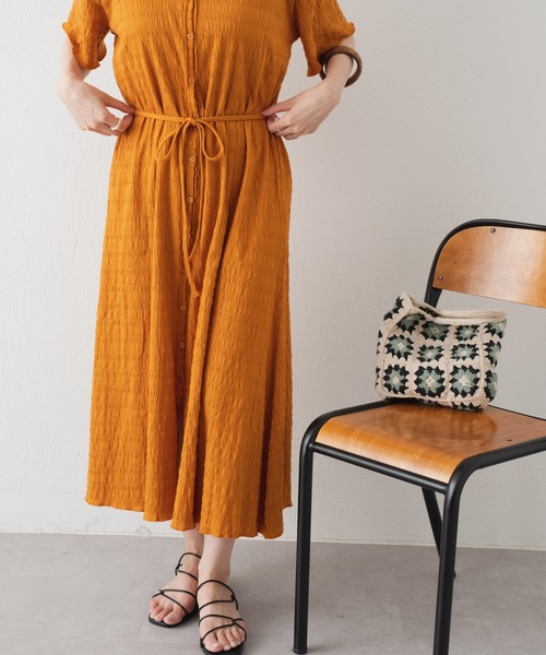 Kastane（カスタネ）の「【WEB限定カラーあり/低身長サイズあり】カットシャーリングワンピース（ワンピース・レディース・ブラック/オレンジ/ブルー/アイボリー・1/0）」の13枚目の写真