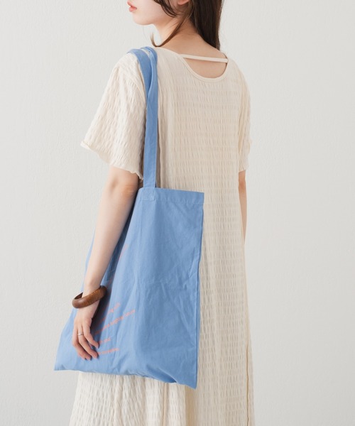 Kastane（カスタネ）の「【WEB限定カラーあり/低身長サイズあり】カットシャーリングワンピース（ワンピース・レディース・ブラック/オレンジ/ブルー/アイボリー・1/0）」の8枚目の写真