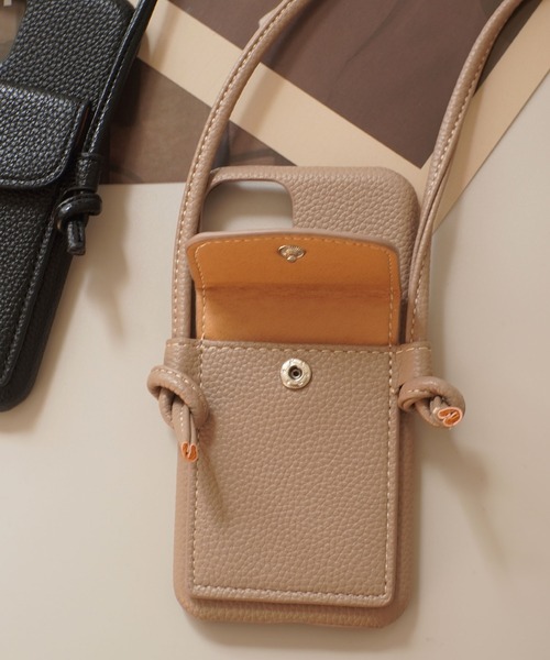 ammy.（エイミードット）の「【 ammy. / エイミードット 】 PU レザー ポケット ショルダーコード 付き  iPhoneケース  iPhoneカバー / 11 , 11pro , 12 , 12pro , 12mini 13 , 13pro , 14 , 14pro 対応（スマホケース/カバー・レディース・ベージュ/ブラック・F/E/B/D/C/A/H/G/I/J）」の8枚目の写真