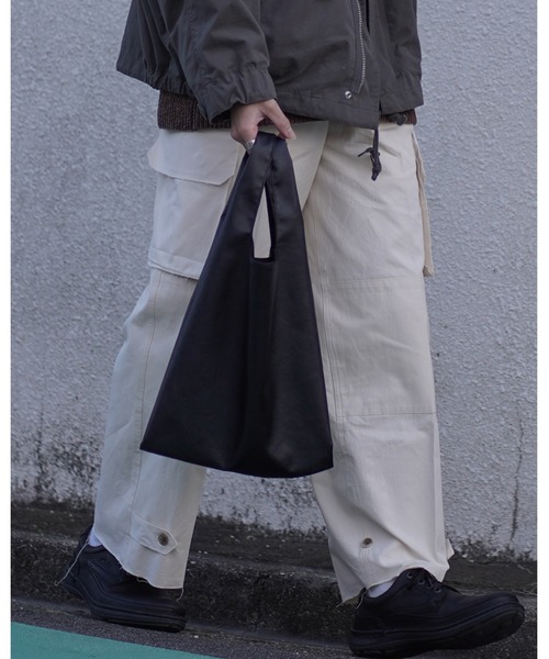 DEVICE（デバイス）の「【インフルエンサー つぐ吉×DEVICE コラボ】Rename フェイクレザー 2WAY  ショッパー ショルダーバッグ（ショルダーバッグ・メンズ・ブラック・FREE）」の7枚目の写真