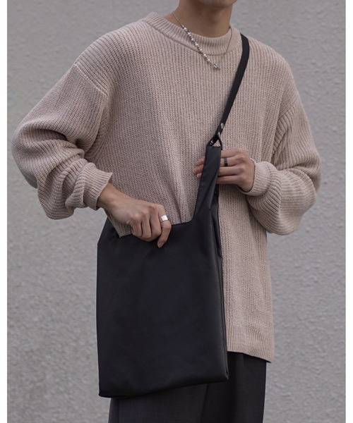 DEVICE（デバイス）の「【インフルエンサー つぐ吉×DEVICE コラボ】Rename フェイクレザー 2WAY  ショッパー ショルダーバッグ（ショルダーバッグ・メンズ・ブラック・FREE）」の3枚目の写真