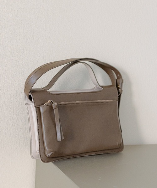 mysty woman(ミスティウーマン)の「【赤埴奈津子さんコラボ】マルチショルダーBAG 180179(ショルダーバッグ・レディース・ブラック系その他/ベージュ系その他・FREE)」の2枚目の写真