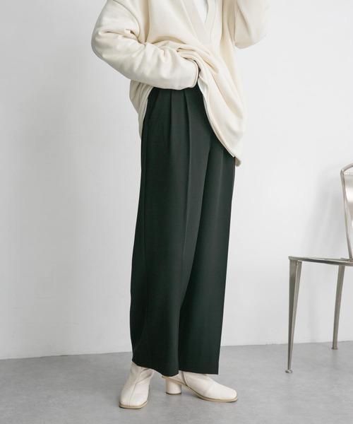 KBF（ケイビーエフ）の「ワンタックスラックスパンツ（その他パンツ・レディース・ベージュ/ブラック/グレー・ONE）」の2枚目の写真