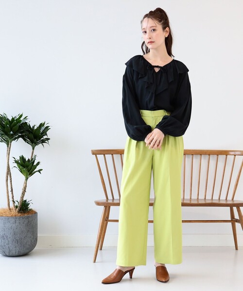 Ray BEAMS(レイビームス)の「Ray BEAMS / ラッフルカラー ロング ブラウス(シャツ/ブラウス・レディース・ホワイト/ブラック・ONE SIZE)」の4枚目の写真