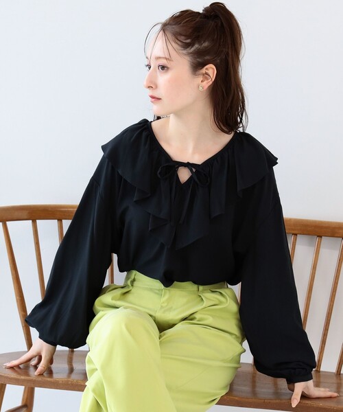 Ray BEAMS(レイビームス)の「Ray BEAMS / ラッフルカラー ロング ブラウス(シャツ/ブラウス・レディース・ホワイト/ブラック・ONE SIZE)」の13枚目の写真