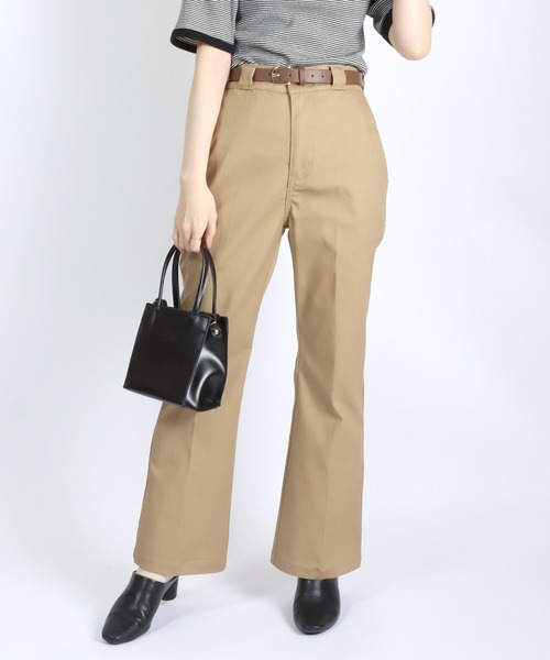 Dickies(ディッキーズ)の「Dickies(ディッキーズ)ツイルイージーフレアパンツ/カラーパンツ レディース(チノパンツ・レディース・アイボリー/ブラック/ストライプ/ベージュ/インディゴブルー・M/L)」の4枚目の写真
