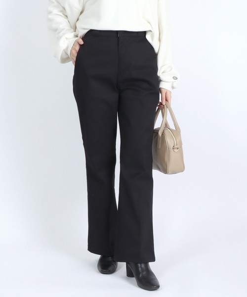 Dickies(ディッキーズ)の「Dickies(ディッキーズ)ツイルイージーフレアパンツ/カラーパンツ レディース(チノパンツ・レディース・アイボリー/ブラック/ストライプ/ベージュ/インディゴブルー・M/L)」の6枚目の写真