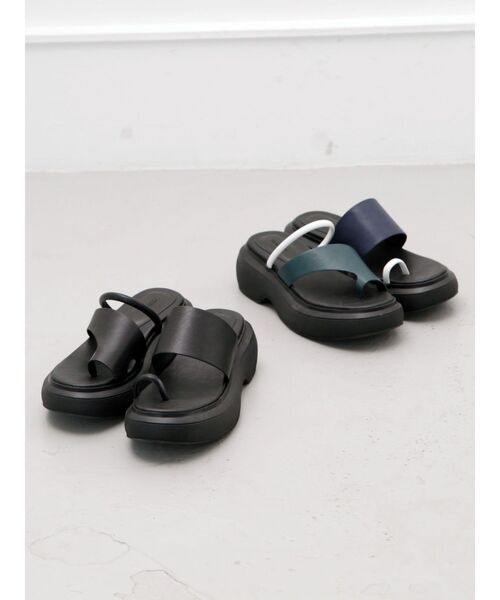 MURUA（ムルーア）の「アシメトングサンダル（サンダル・レディース・ブラック/その他1・22.5/24.5/23.5）」の7枚目の写真