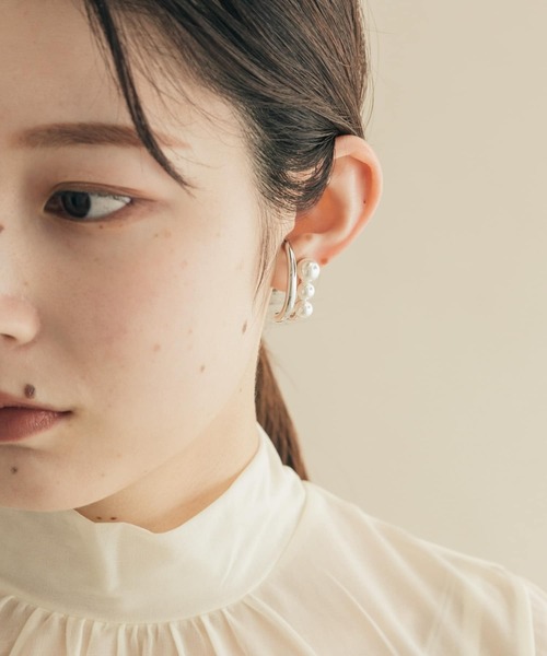 SMELLY（スメリー）の「パールナラビメタルカーブイヤリング（イヤリング・レディース・シルバー系その他・-）」の7枚目の写真
