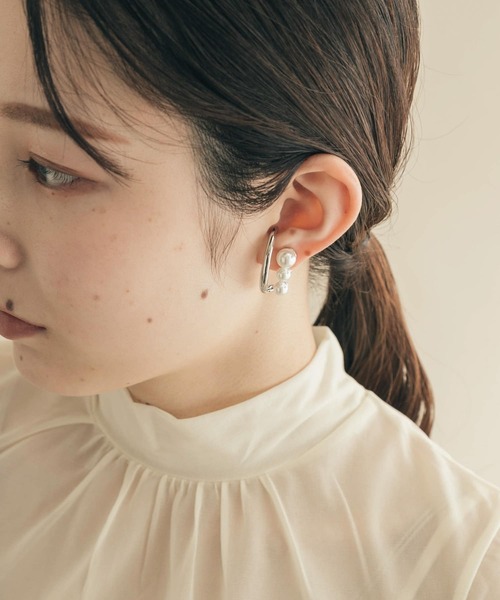 SMELLY（スメリー）の「パールナラビメタルカーブイヤリング（イヤリング・レディース・シルバー系その他・-）」の5枚目の写真