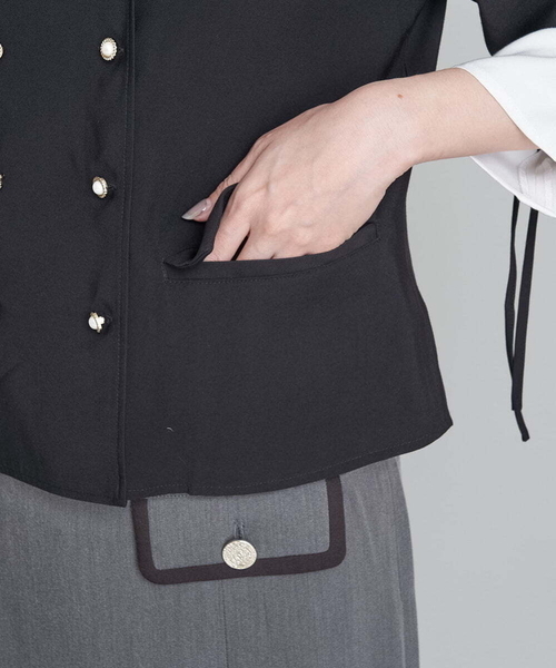 A de a.v.v（アードアー・ヴェ・ヴェ）の「配色フリルカラーダブル釦ブラウス（シャツ/ブラウス・レディース・ベージュ/ブラック・36/38）」の20枚目の写真