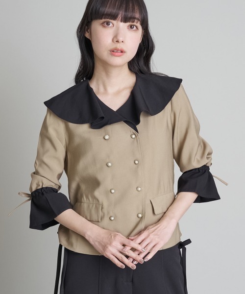 A de a.v.v（アードアー・ヴェ・ヴェ）の「配色フリルカラーダブル釦ブラウス（シャツ/ブラウス・レディース・ベージュ/ブラック・36/38）」の2枚目の写真
