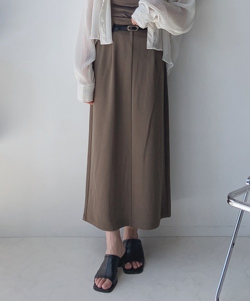 AS KNOW AS plus（アズノゥアズプラス）の「○リバーシブルベルト付きリップルナロースカート（スカート・レディース・ブラック/グレイッシュベージュ/グリーン/アイボリー/ベージュ系/ボルドー/モカ・FREE）」の4枚目の写真