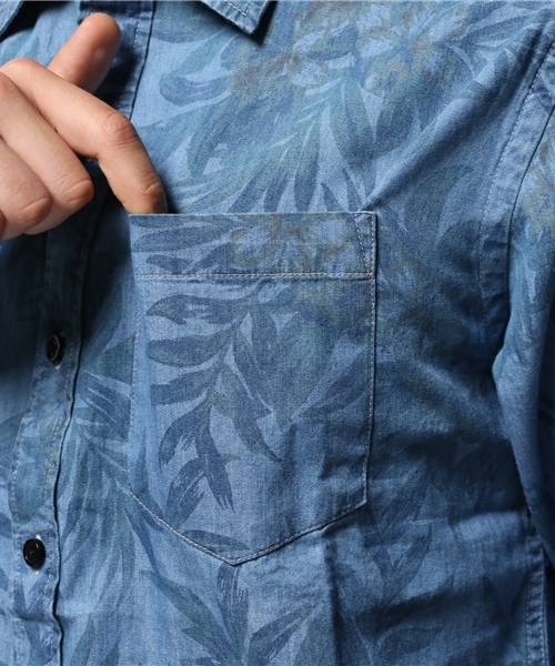 VENCEEXCHANGE(ヴァンスエクスチェンジ)の「デニム花柄総プリントシャツ5LS(シャツ/ブラウス・メンズ・ブルー・SMALL/LARGE/MEDIUM)」の2枚目の写真