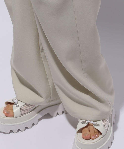 Louis Vuitton ベージュ カットアウト サンダル