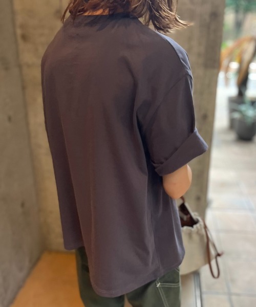 mi via loca(ミヴィアロカ)の「ビジュー付きTシャツ(Tシャツ/カットソー・レディース・ベージュ/スミクロ/カーキ・FREE)」の21枚目の写真