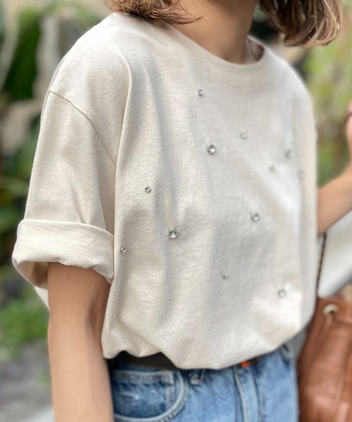 MUVEIL⭐︎ビジュー付Tシャツ mi via loca（ミヴィアロカ）の「ビジュー付きTシャツ（Tシャツ
