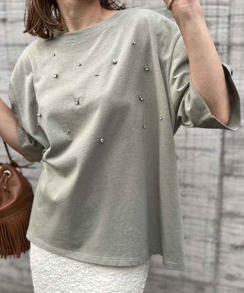 mi via loca(ミヴィアロカ)の「ビジュー付きTシャツ(Tシャツ/カットソー・レディース・ベージュ/スミクロ/カーキ・FREE)」の11枚目の写真