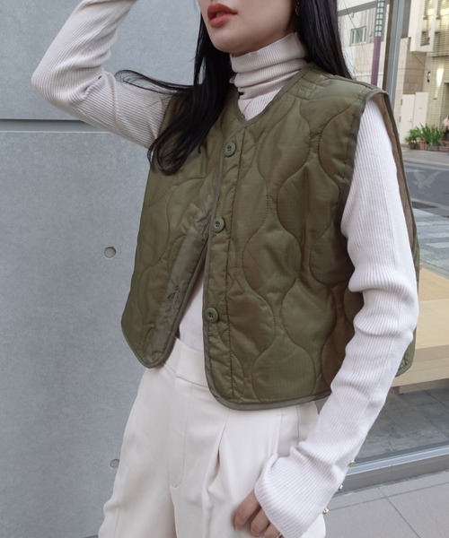 CORNERS(コーナーズ)の「リップストラップライナーキルトショートベスト(ベスト・レディース・ベージュ系その他/ベージュ/ブラック/カーキ・M)」の9枚目の写真