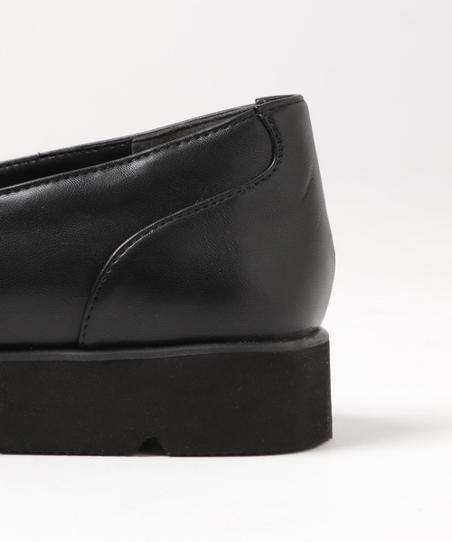 Elura（エルーラ）の「ふかふかFIT厚底ローファー（ローファー・レディース・ブラック/アイボリー・MEDIUM/LARGE）」の10枚目の写真