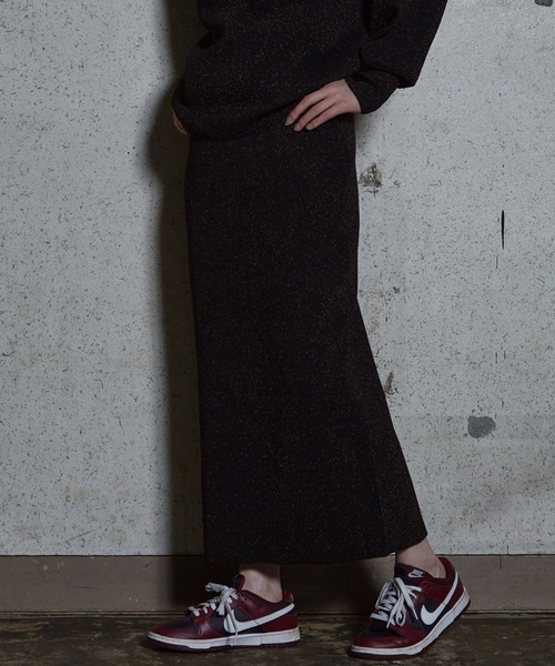 NOMINE（ノミネ）の「【セットアップ対応可】ラメプレーティングリバーシブルペンシルスカート（スカート・レディース・ブラック系その他/ベージュ/ブラウン/ネイビー/レッド/ブラック/ブラウン系その他・フリー）」の4枚目の写真