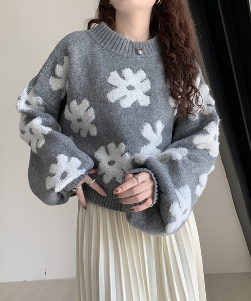emi+(エミプラス)の「花柄ボアリブショートニットトップス(ニット/セーター・レディース・ブラック/グレー/モカ・FREE)」の2枚目の写真