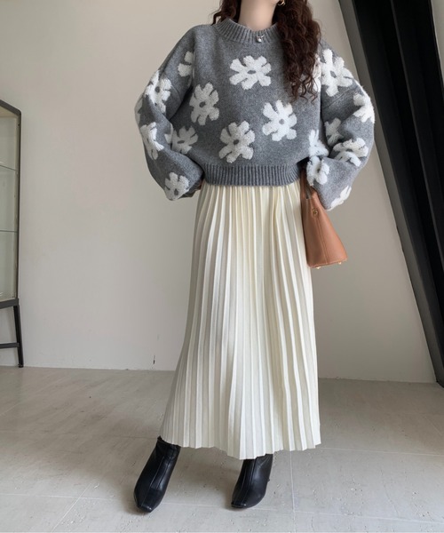emi+(エミプラス)の「花柄ボアリブショートニットトップス(ニット/セーター・レディース・ブラック/グレー/モカ・FREE)」の18枚目の写真