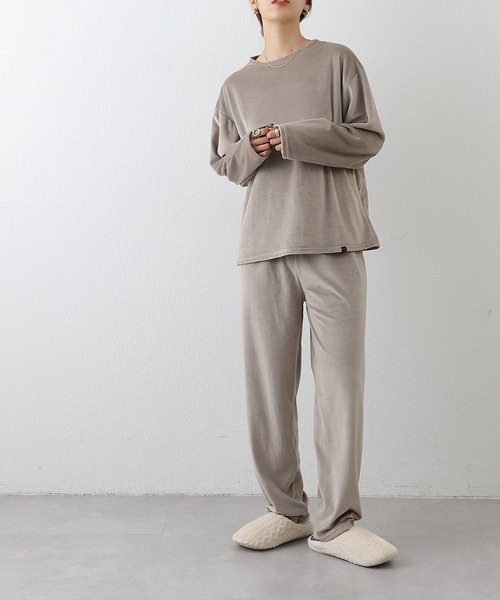 COLONY 2139(コロニートゥーワンスリーナイン)の「ベロア風パジャマ(ルームウェア/パジャマ・レディース・ネイビー/ダークグレー/グレイッシュベージュ・FREE)」の15枚目の写真