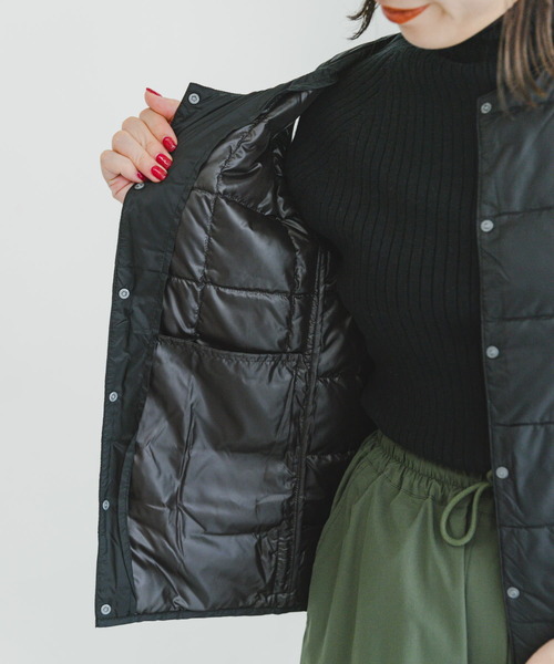 ITEMS URBANRESEARCH(アイテムズ アーバンリサーチ)の「TAION CREW-NECK BUTTON DOWN VEST(ダウンベスト・レディース・ブラック/カーキ/ブラウン系その他/オフホワイト・LARGE/X-LARGE/MEDIUM)」の18枚目の写真