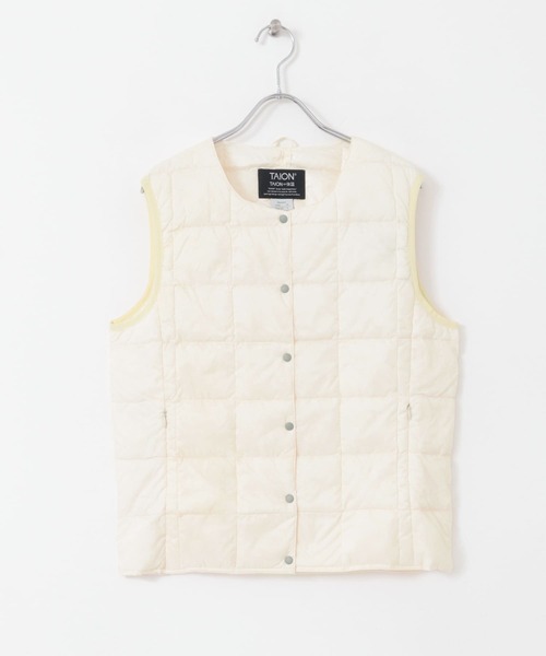 ITEMS URBANRESEARCH(アイテムズ アーバンリサーチ)の「TAION CREW-NECK BUTTON DOWN VEST(ダウンベスト・レディース・ブラック/カーキ/ブラウン系その他/オフホワイト・LARGE/X-LARGE/MEDIUM)」の15枚目の写真