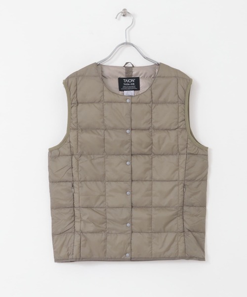 ITEMS URBANRESEARCH(アイテムズ アーバンリサーチ)の「TAION CREW-NECK BUTTON DOWN VEST(ダウンベスト・レディース・ブラック/カーキ/ブラウン系その他/オフホワイト・LARGE/X-LARGE/MEDIUM)」の14枚目の写真