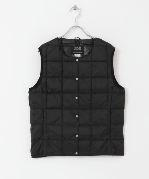 ITEMS URBANRESEARCH(アイテムズ アーバンリサーチ)の「TAION CREW-NECK BUTTON DOWN VEST(ダウンベスト・レディース・ブラック/カーキ/ブラウン系その他/オフホワイト・LARGE/X-LARGE/MEDIUM)」の13枚目の写真