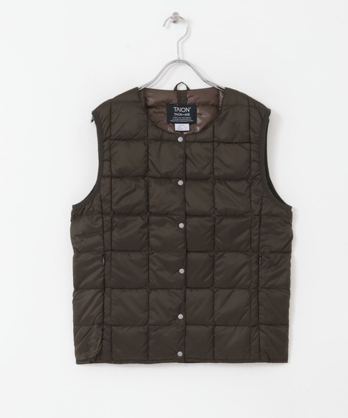 ITEMS URBANRESEARCH(アイテムズ アーバンリサーチ)の「TAION CREW-NECK BUTTON DOWN VEST(ダウンベスト・レディース・ブラック/カーキ/ブラウン系その他/オフホワイト・LARGE/X-LARGE/MEDIUM)」の12枚目の写真