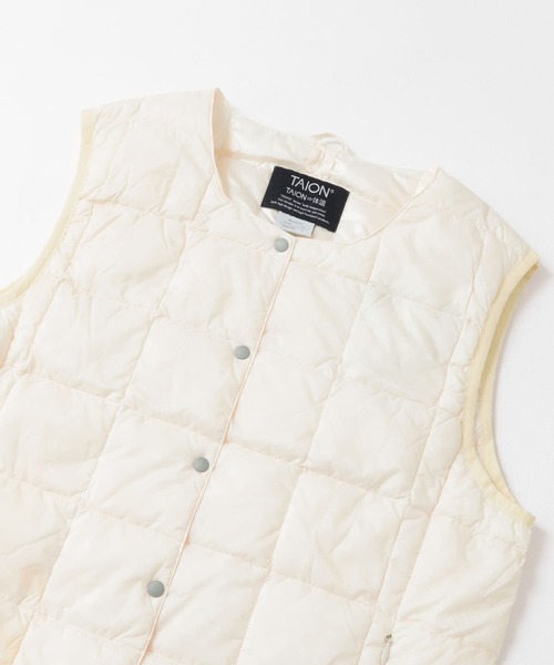 ITEMS URBANRESEARCH(アイテムズ アーバンリサーチ)の「TAION CREW-NECK BUTTON DOWN VEST(ダウンベスト・レディース・ブラック/カーキ/ブラウン系その他/オフホワイト・LARGE/X-LARGE/MEDIUM)」の8枚目の写真