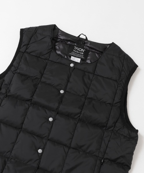 ITEMS URBANRESEARCH(アイテムズ アーバンリサーチ)の「TAION CREW-NECK BUTTON DOWN VEST(ダウンベスト・レディース・ブラック/カーキ/ブラウン系その他/オフホワイト・LARGE/X-LARGE/MEDIUM)」の6枚目の写真