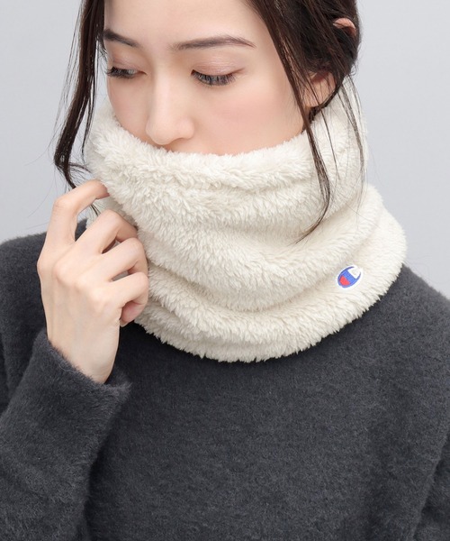 Champion（チャンピオン）の「たっぷりボリューム ファーフリース 裏ボア ネックウォーマー（ネックウォーマー/スヌード・メンズ・オフホワイト/ブラック・FREE）」の2枚目の写真