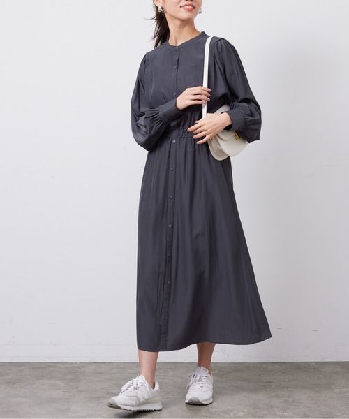 Chez toi(シェトワ)の「ショルダータックバンドカラーワンピース(ワンピース・レディース・チャコールグレー/グレイッシュベージュ/オレンジ・FREE)」の2枚目の写真