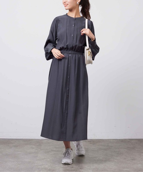 Chez toi(シェトワ)の「ショルダータックバンドカラーワンピース(ワンピース・レディース・チャコールグレー/グレイッシュベージュ/オレンジ・FREE)」の8枚目の写真